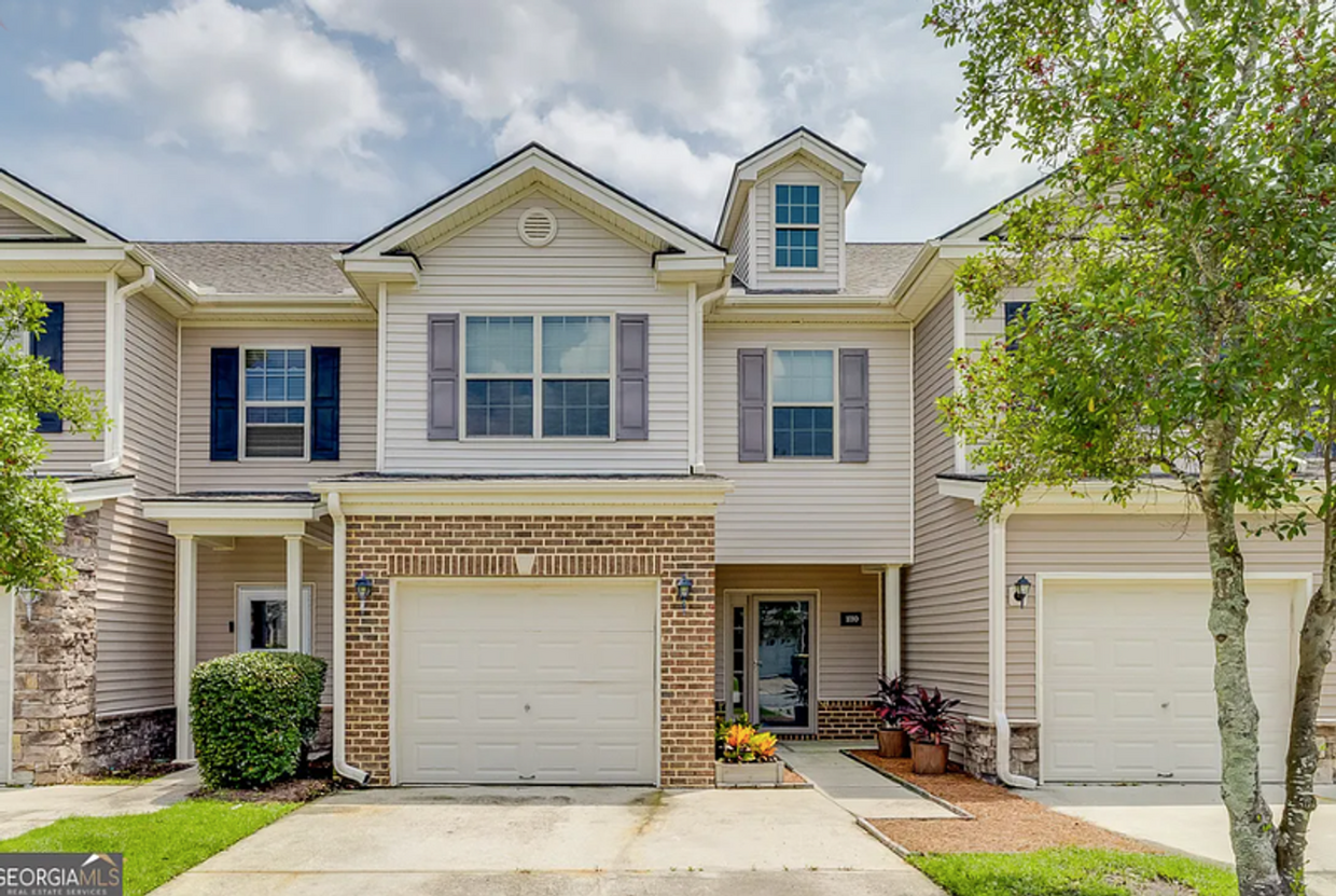 Foto principal - Townhome in LIVE OAK! MOVE IN READY NOW!!