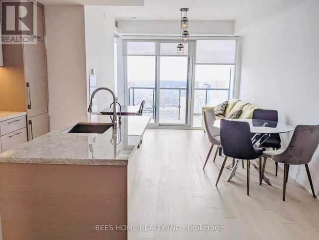 Building Photo - 488 University Ave