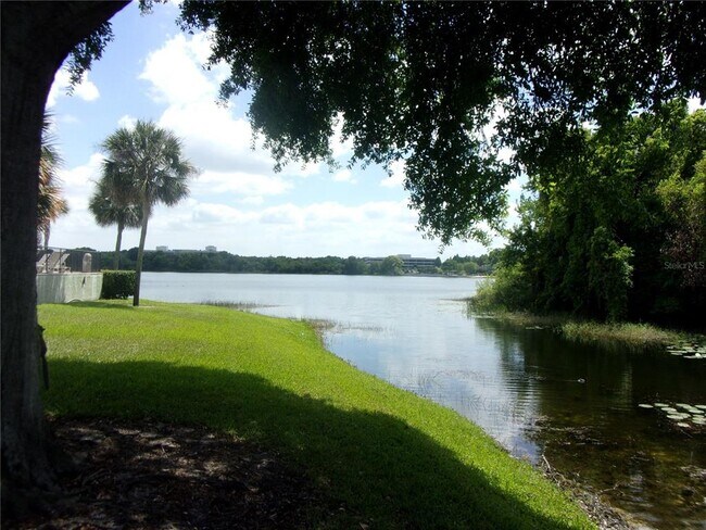Foto del edificio - 904 Lake Destiny Rd