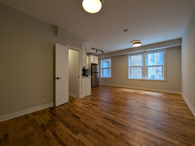 Foto del edificio - 653 W Wrightwood Ave