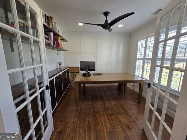 Foto del edificio - 1121 Vanessa Ave