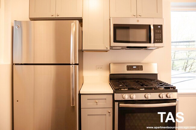 Foto del edificio - 2347 N Drake Ave