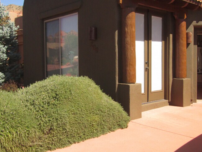 Foto del edificio - Unfurnished, 1-year long-term rental