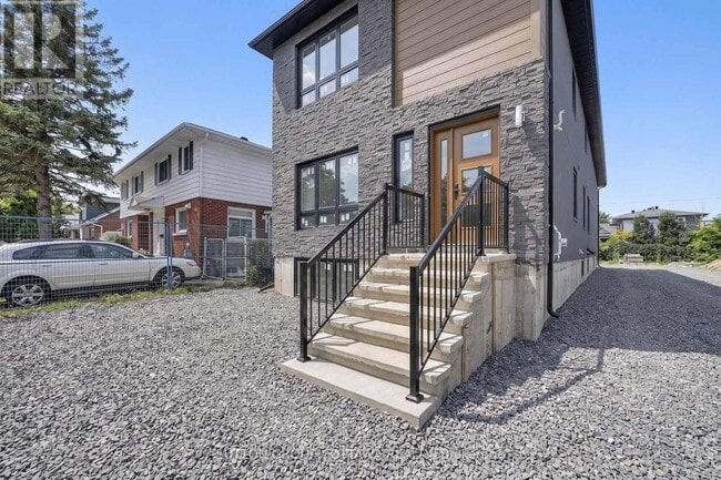 Building Photo - 944 Woodroffe Ave