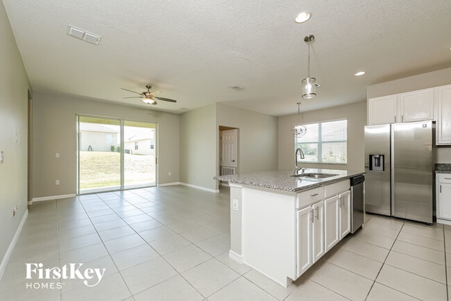 Building Photo - 451 Aragosa Dr