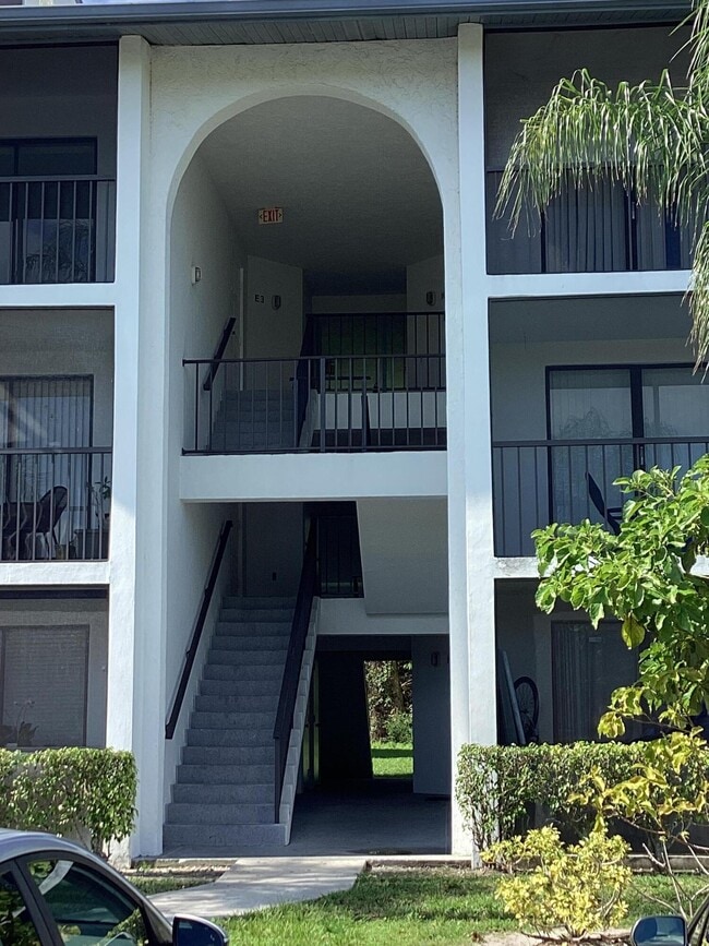Building Photo - 1008 Green Pine Blvd