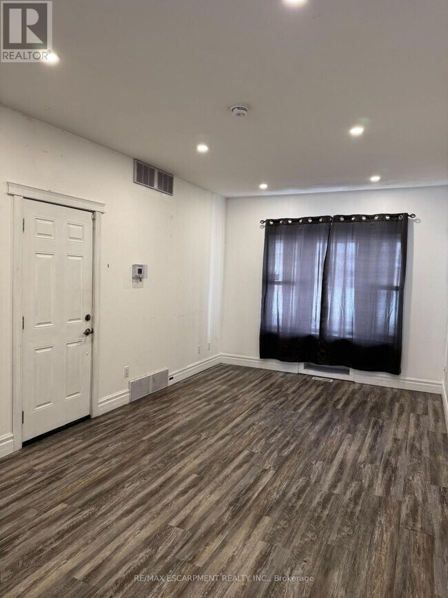 Photo du bâtiment - 1152 King St E