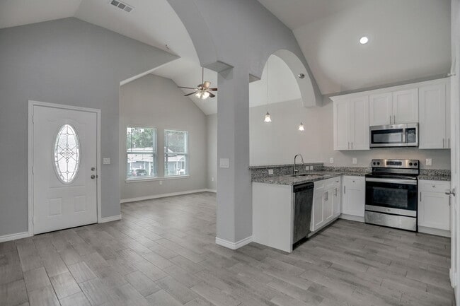 Building Photo - 16960 W Ivanhoe St