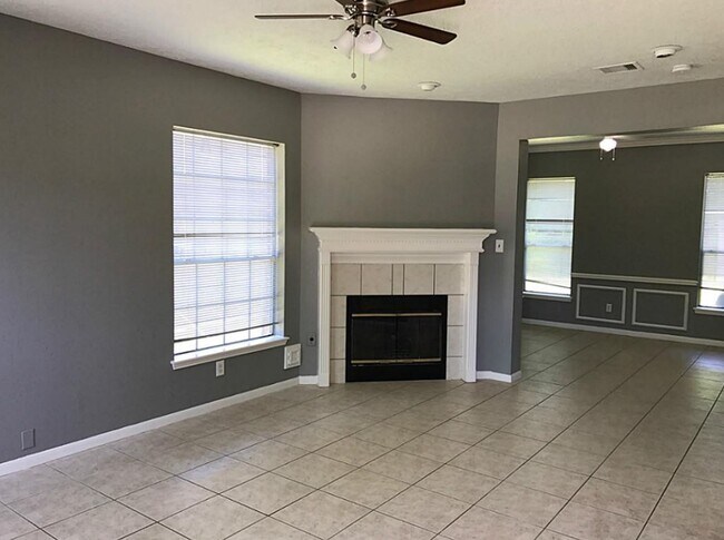 Foto del edificio - 4806 Sunshine Dr