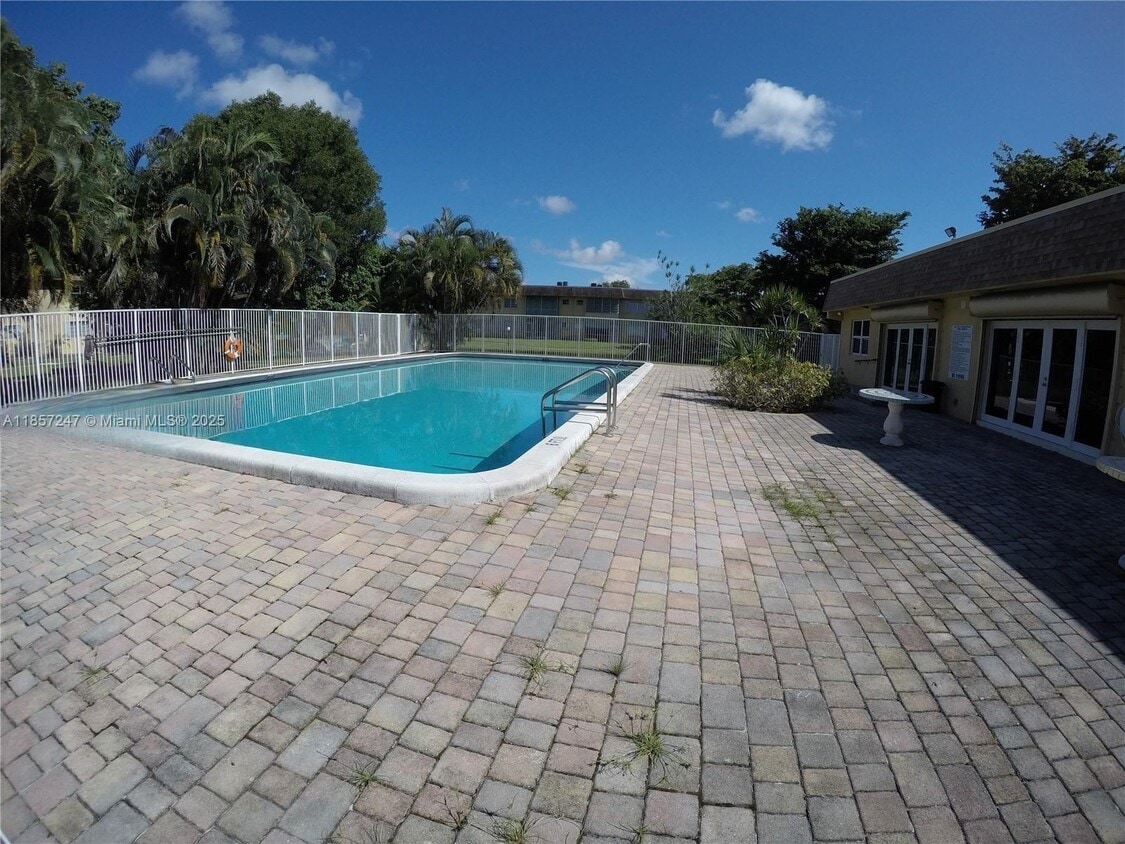 Primary Photo - 5120 SW 40th Ave