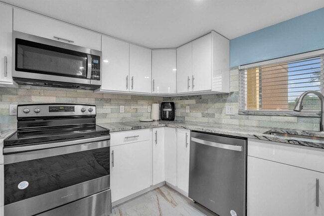 Building Photo - 2480 Presidential Way