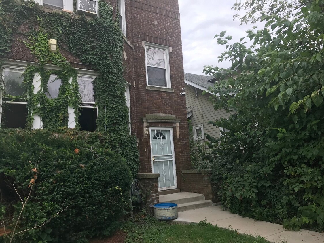 Primary Photo - 302 E 148th Pl