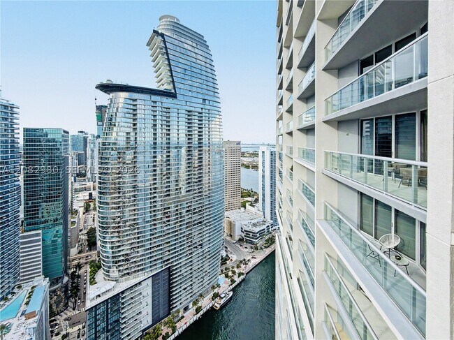 Building Photo - 475 Brickell Ave