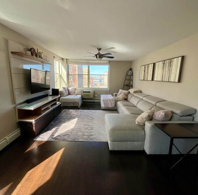 Foto del edificio - 3033 N Sheridan Rd