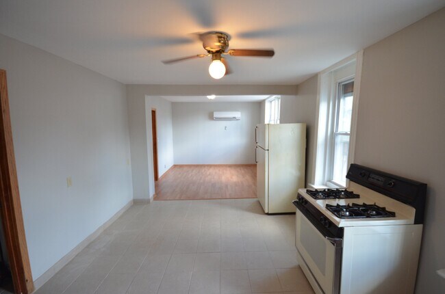 Foto del edificio - 2815 W 25th Pl