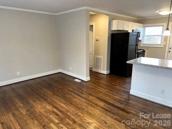 Foto del edificio - 148 S Smallwood Pl