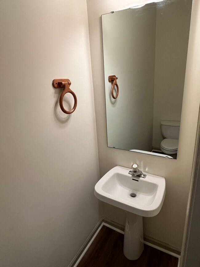 Foto del edificio - Refreshed 2 Bed Townhome in South Charlott...