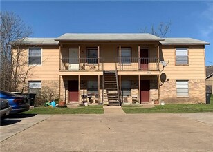 Building Photo - 1902 Cedarhill Dr