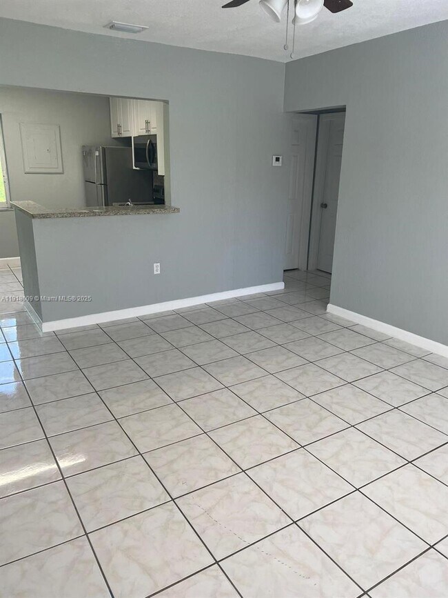 Foto del edificio - 3753 SW 26th Terrace