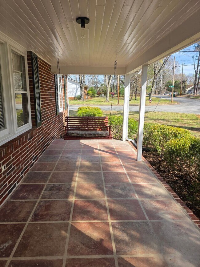 Foto del edificio - 3 BR House UTILITIES INCL!!!!