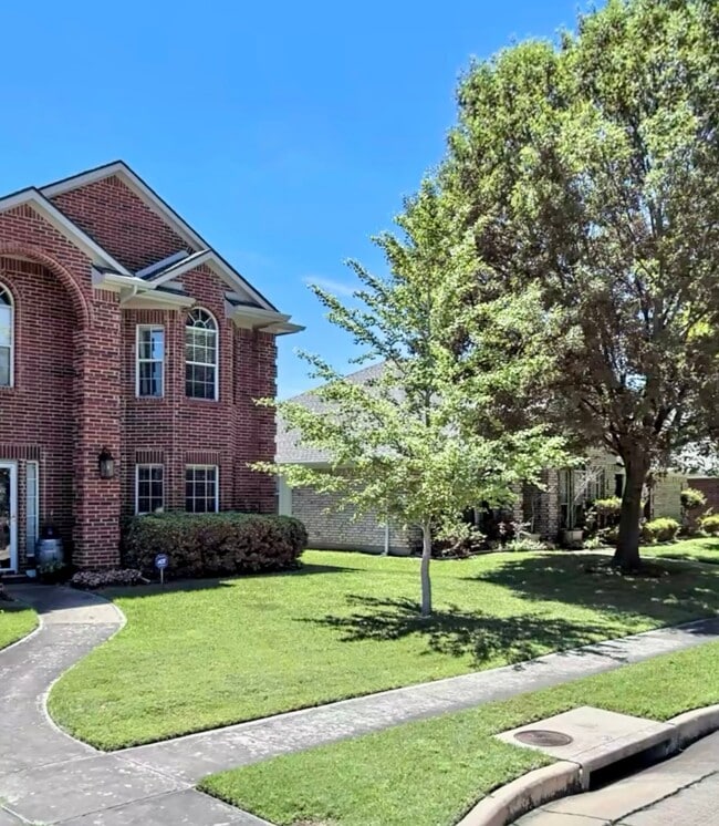 Building Photo - 610 Butternut Dr