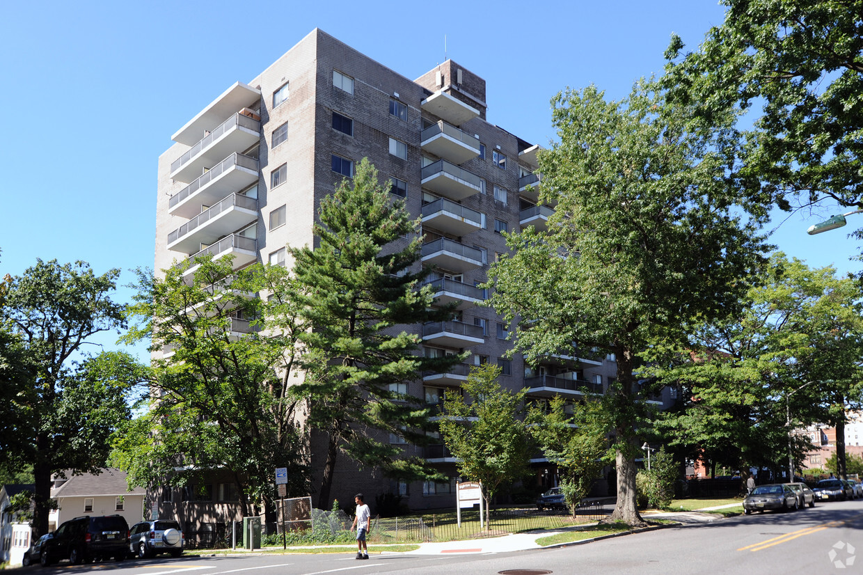 Primary Photo - Highview House