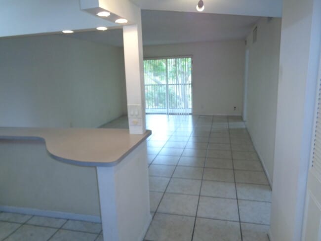 Building Photo - 253 S Cypress Rd