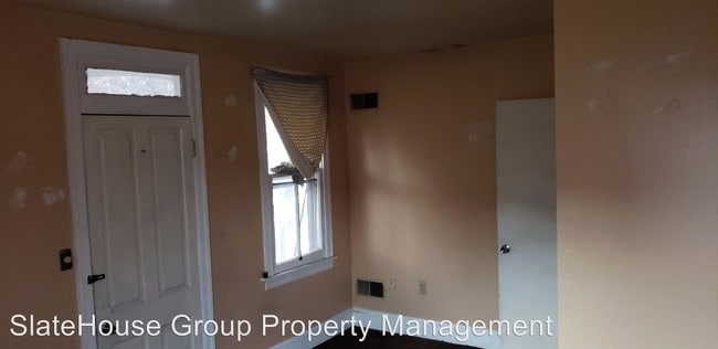 Building Photo - 930 N 6th St