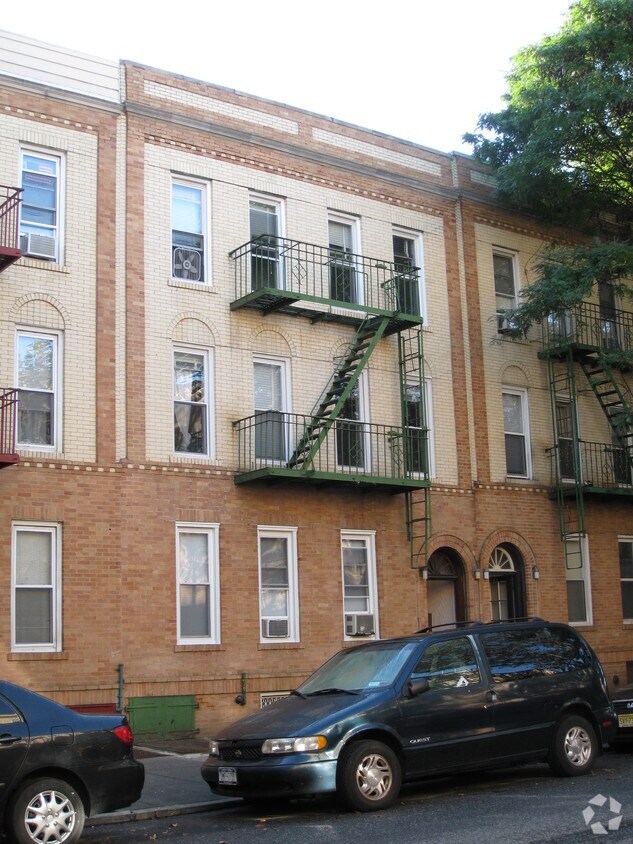 Foto del edificio - 41-37 49th St