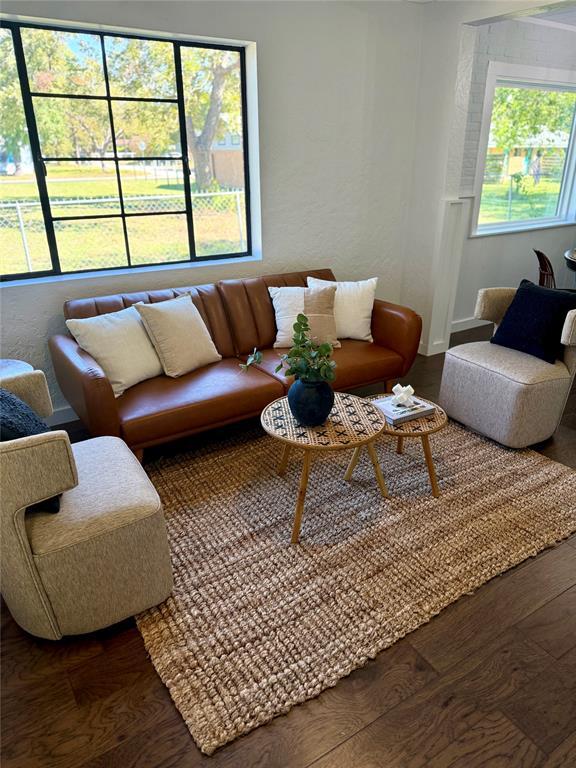 Foto del edificio - 5611 Joe Sayers Ave