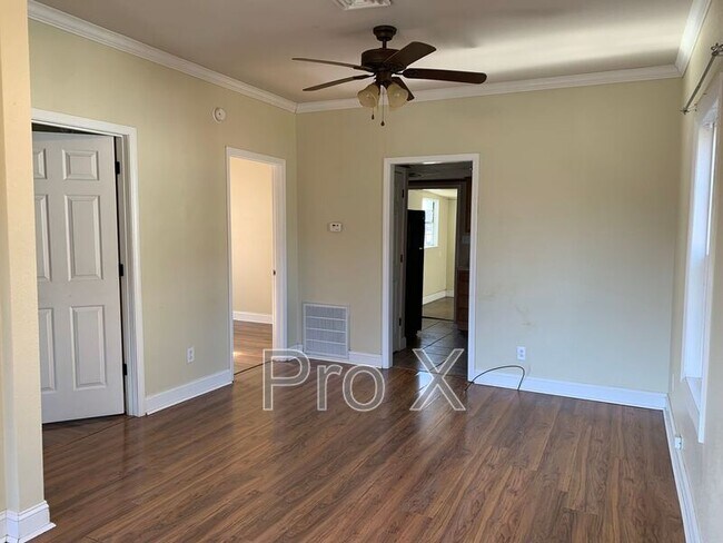 Foto del edificio - 1410 Iowa Ave