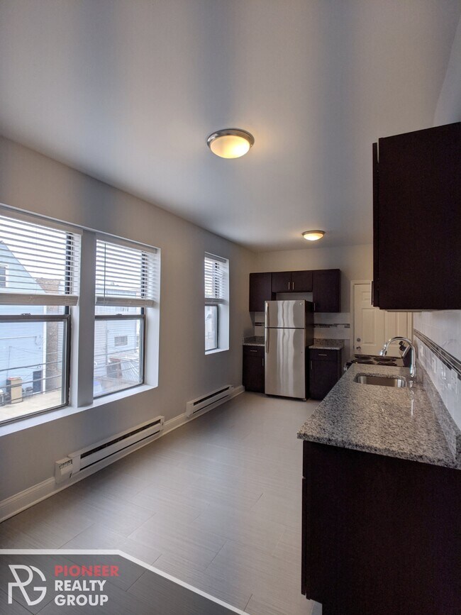 Foto del edificio - 3637 W Dickens Ave