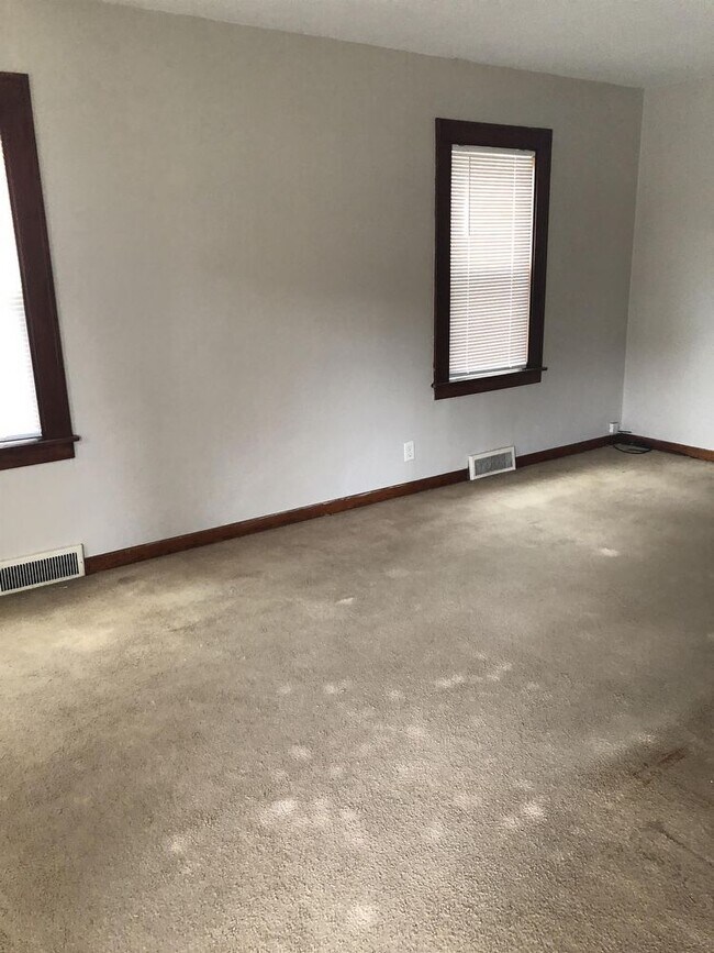 Building Photo - 2604 Wicker Avenue