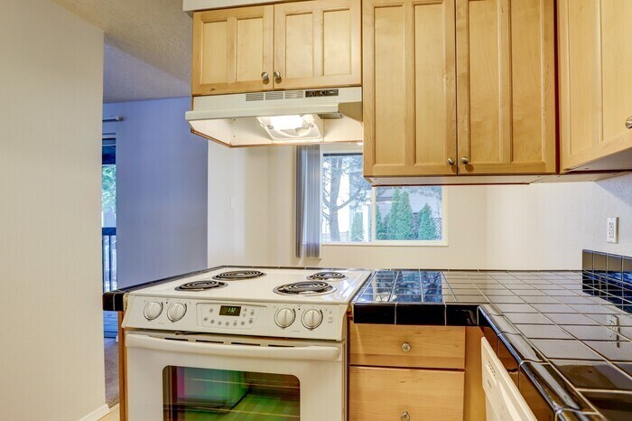 Foto principal - 2 Bedroom Home with Washer and Dryer INSID...