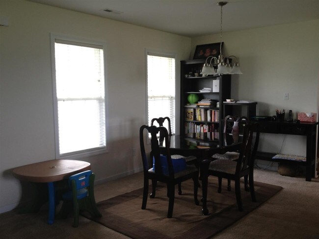 Building Photo - 209 Cherry Blossom Dr