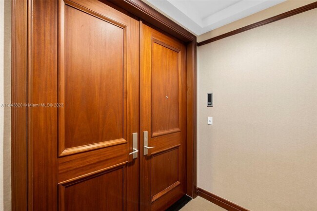 Building Photo - 1425 Brickell Ave