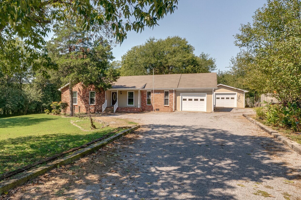 1108 Bayview Dr, Gallatin, TN 37066 House Rental in Gallatin, TN