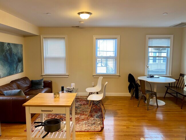 Foto del edificio - 167 Thorndike St