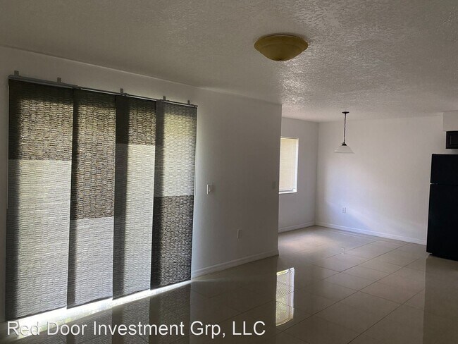 Building Photo - 5640-5656 Rio Grande Ave