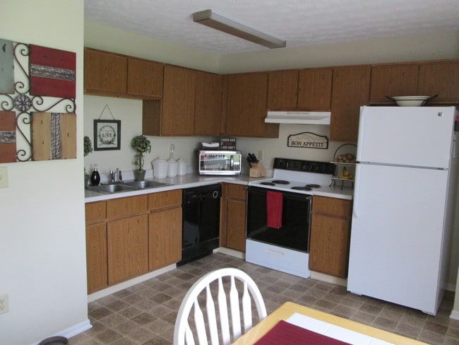 Kitchen - Hunters Run