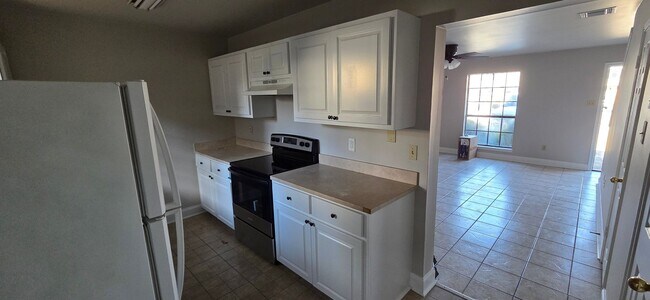 Foto del edificio - Townhome Near Lafayette High