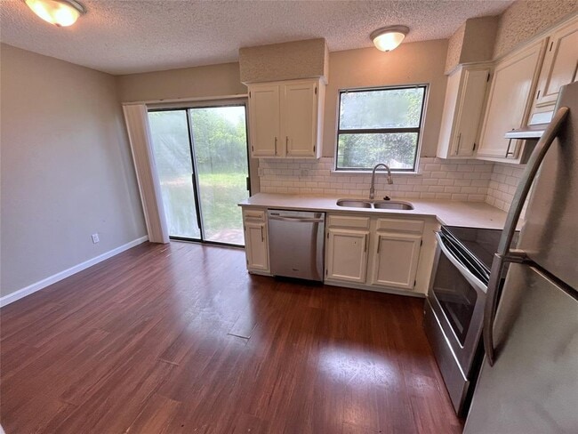 Building Photo - 112 Hillside Cove