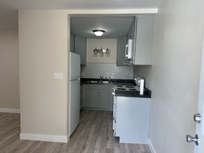 Building Photo - 20 N Maple St