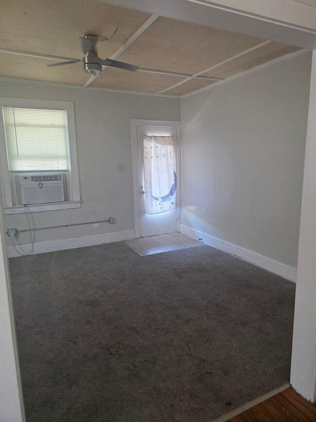 Building Photo - 2419 State St