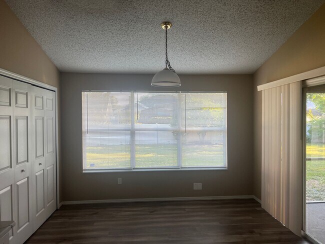 Photo - Large 4/2 with 2 Car Garage & Huge Fenced ... House