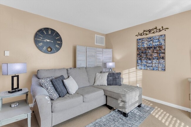 Foto del edificio - 1656 Herault Pl