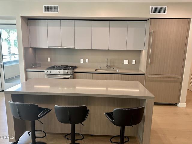 Building Photo - 39 S Los Robles Ave