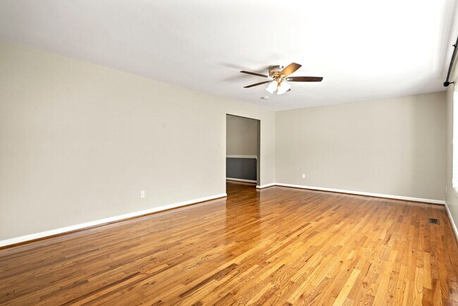 Building Photo - STUNNING FOUR BEDROOM DERWOOD HOME IS IMME...