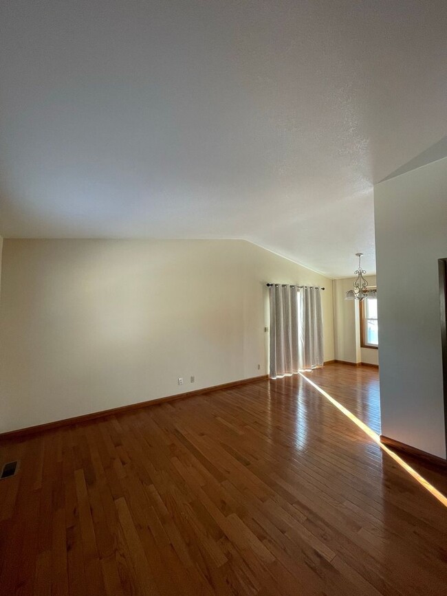 Building Photo - Must see 4 bedroom 2 full baths in the hea...