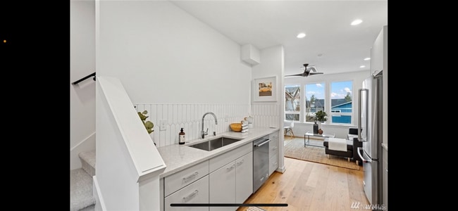 Foto del edificio - 5808 17th Ave NW